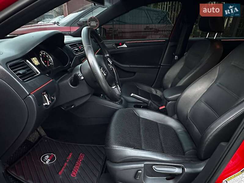 Седан Volkswagen Jetta 2012 в Харкові