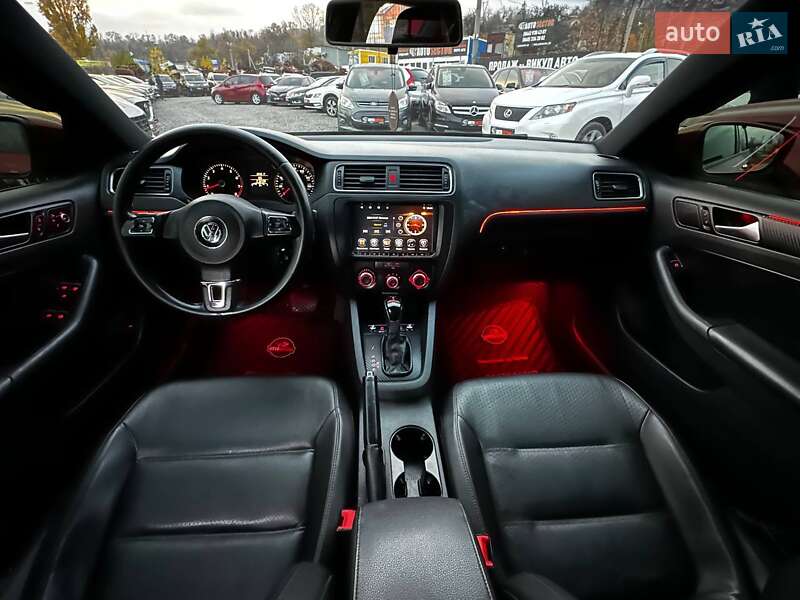 Седан Volkswagen Jetta 2012 в Харкові