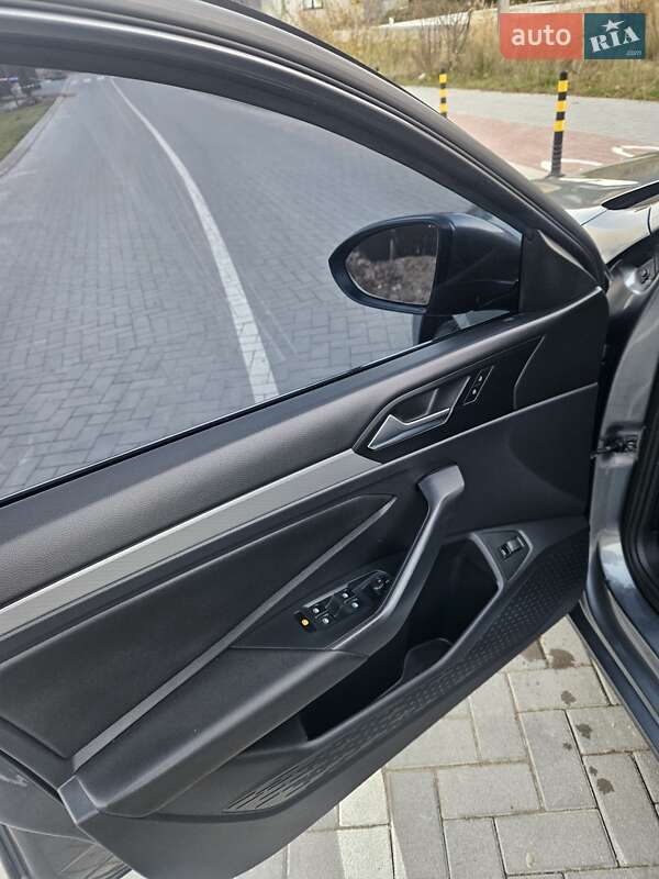 Седан Volkswagen Jetta 2018 в Львове