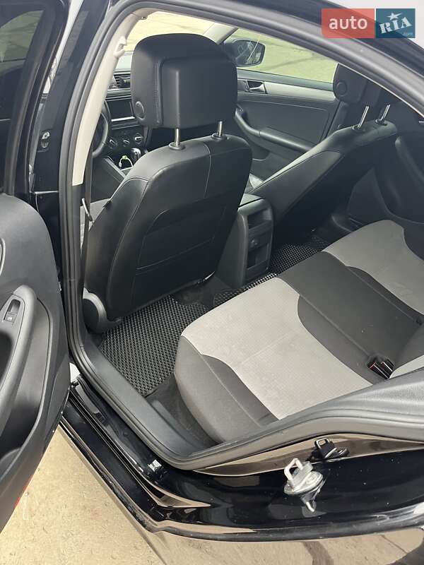 Седан Volkswagen Jetta 2016 в Киеве