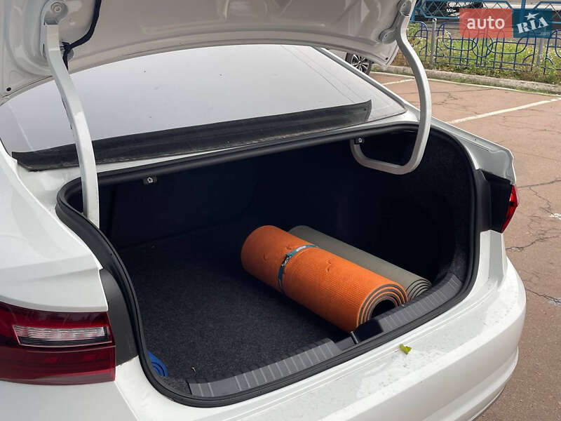 Седан Volkswagen Jetta 2020 в Києві