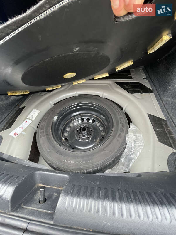 Седан Volkswagen Jetta 2012 в Львове