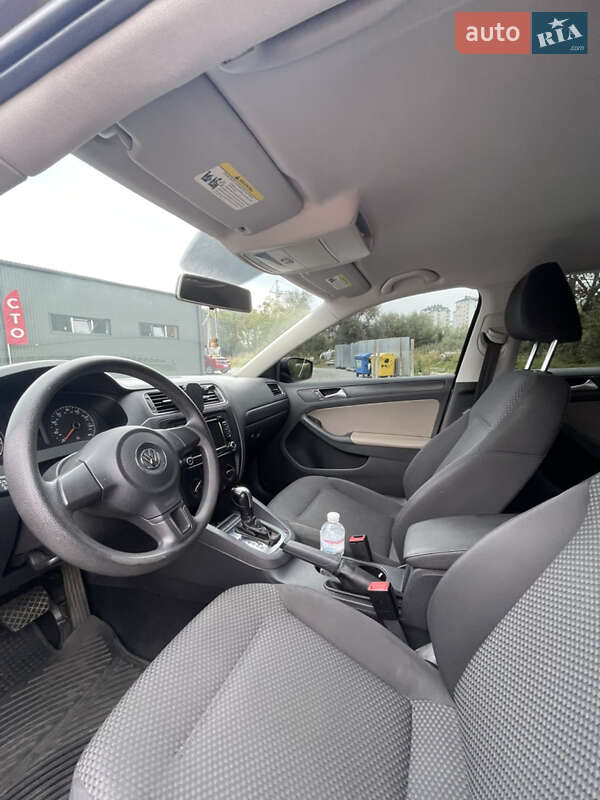 Седан Volkswagen Jetta 2012 в Львове