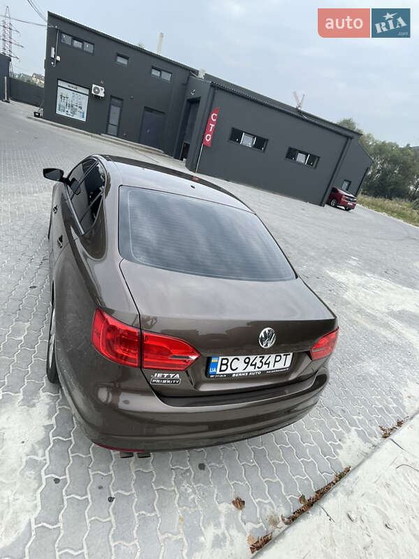 Седан Volkswagen Jetta 2012 в Львове