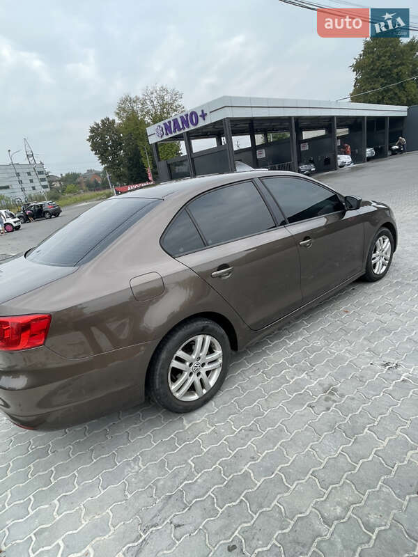 Седан Volkswagen Jetta 2012 в Львове