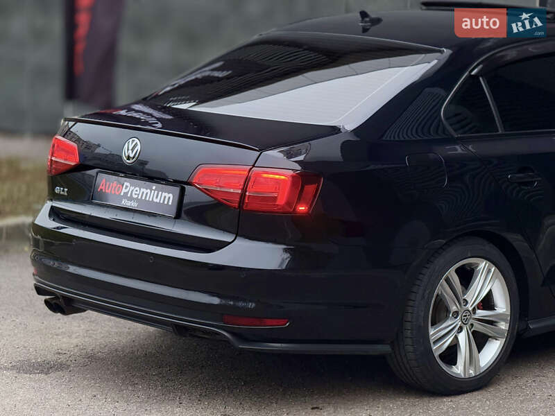 Седан Volkswagen Jetta 2016 в Харкові