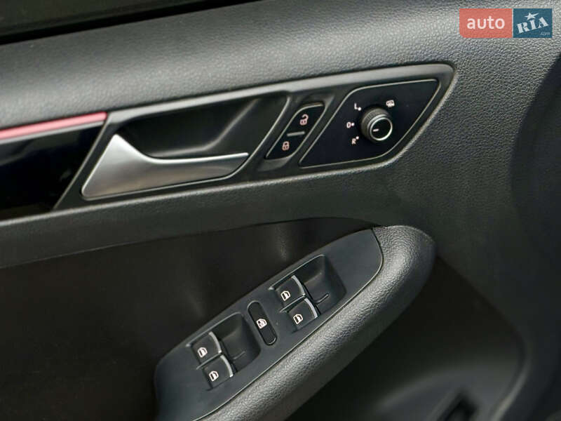 Седан Volkswagen Jetta 2016 в Харкові