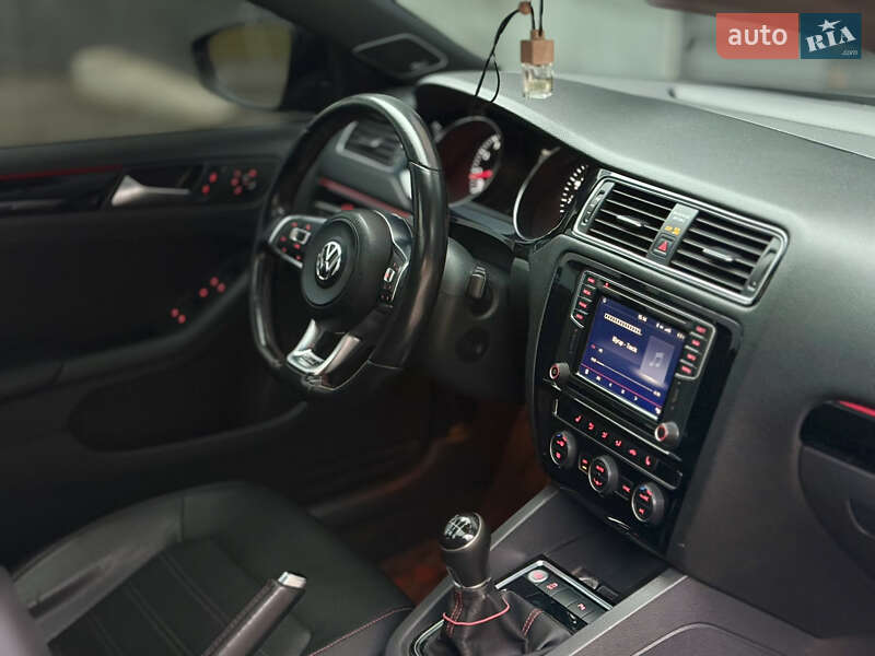 Седан Volkswagen Jetta 2016 в Харкові
