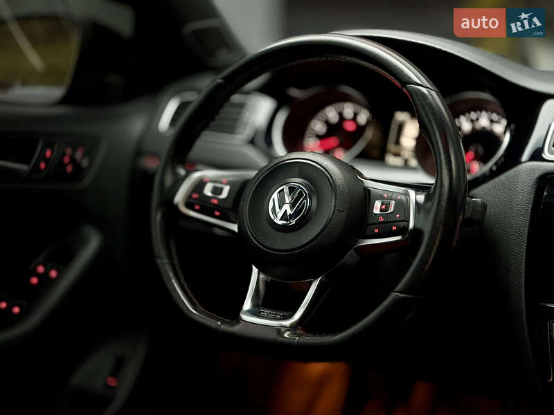Седан Volkswagen Jetta 2016 в Харкові