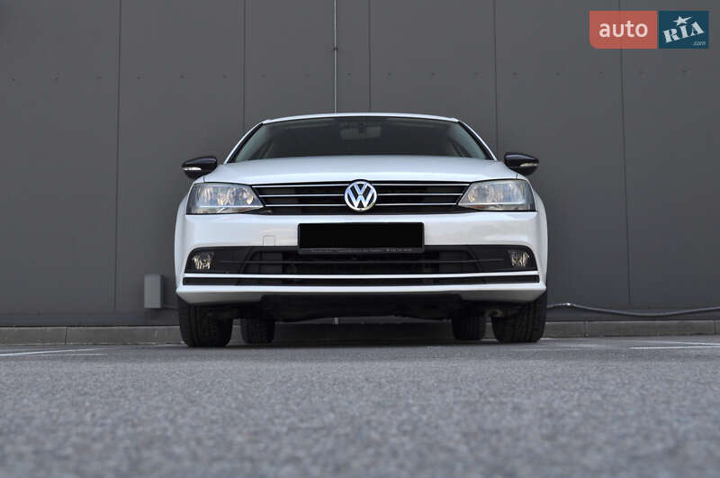 Седан Volkswagen Jetta 2016 в Києві фото 2 Седан Volkswagen Jetta 2016 в Києві