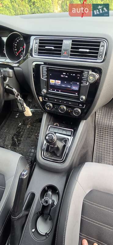 Седан Volkswagen Jetta 2016 в Львове фото 3 Седан Volkswagen Jetta 2016 в Львове