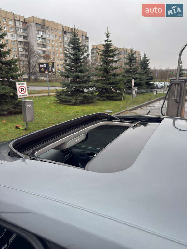 Седан Volkswagen Jetta 2015 в Львове