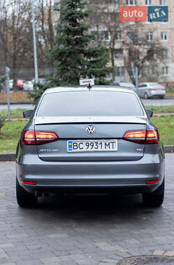 Седан Volkswagen Jetta 2015 в Львове