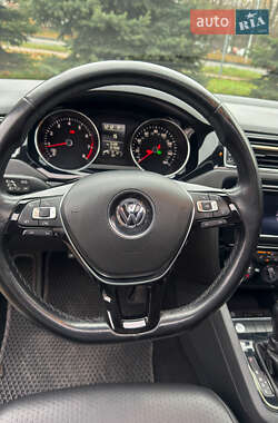 Седан Volkswagen Jetta 2015 в Львове