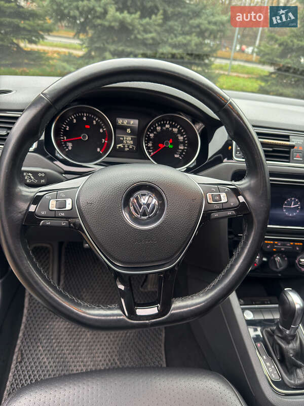 Седан Volkswagen Jetta 2015 в Львове
