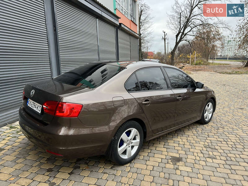 Седан Volkswagen Jetta 2010 в Чернігові