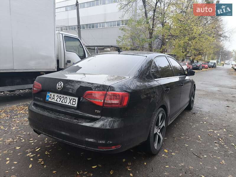 Седан Volkswagen Jetta 2015 в Киеве