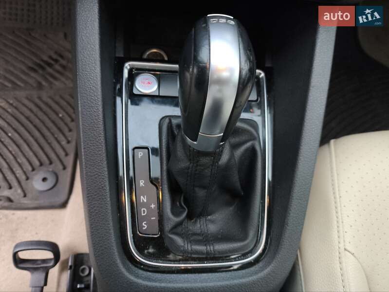 Седан Volkswagen Jetta 2015 в Киеве