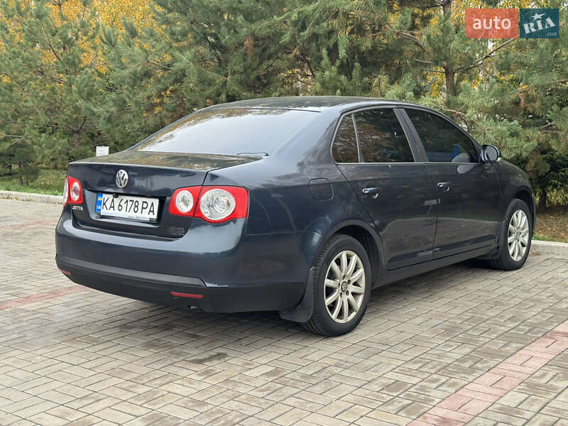 Седан Volkswagen Jetta 2008 в Києві
