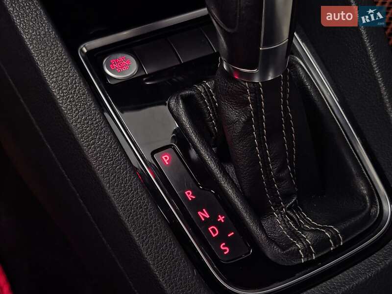 Седан Volkswagen Jetta 2015 в Николаеве