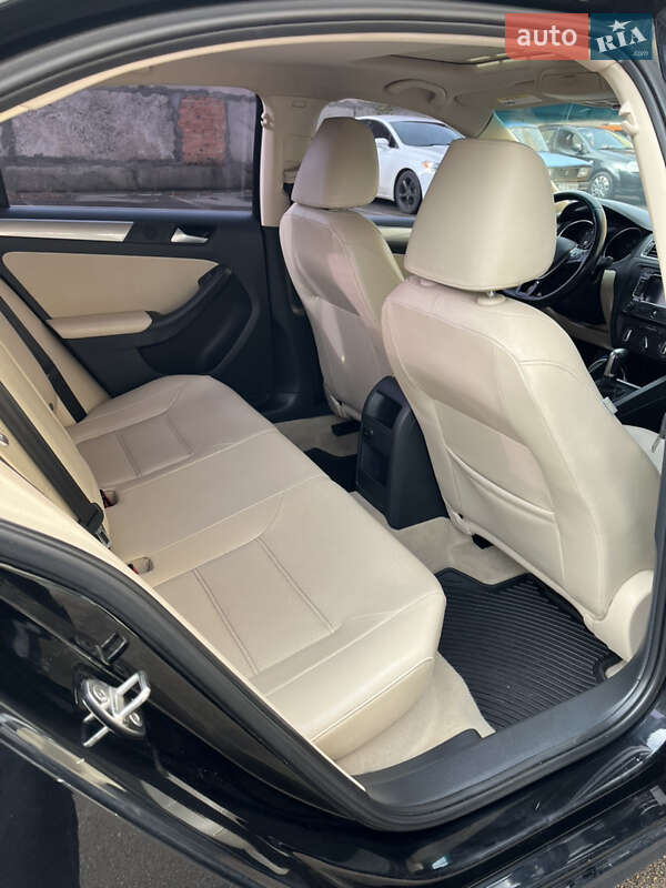 Седан Volkswagen Jetta 2014 в Києві