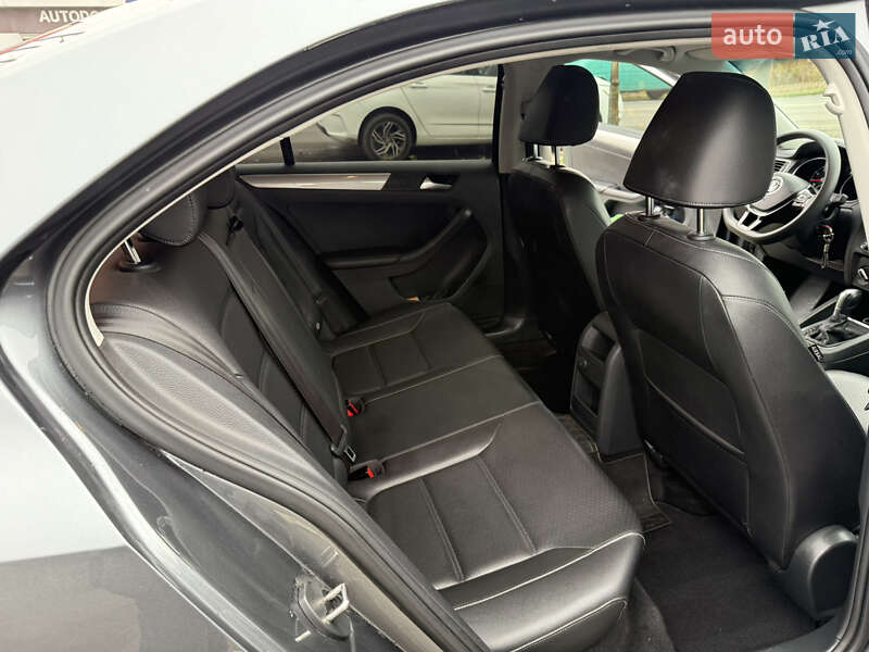 Седан Volkswagen Jetta 2017 в Ужгороде