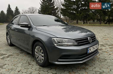 Седан Volkswagen Jetta 2016 в Дубні