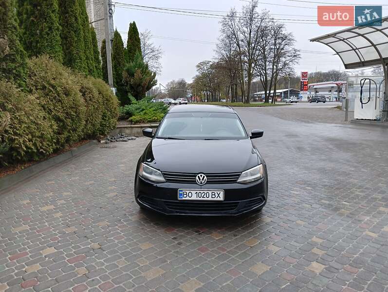Седан Volkswagen Jetta 2013 в Тернополі