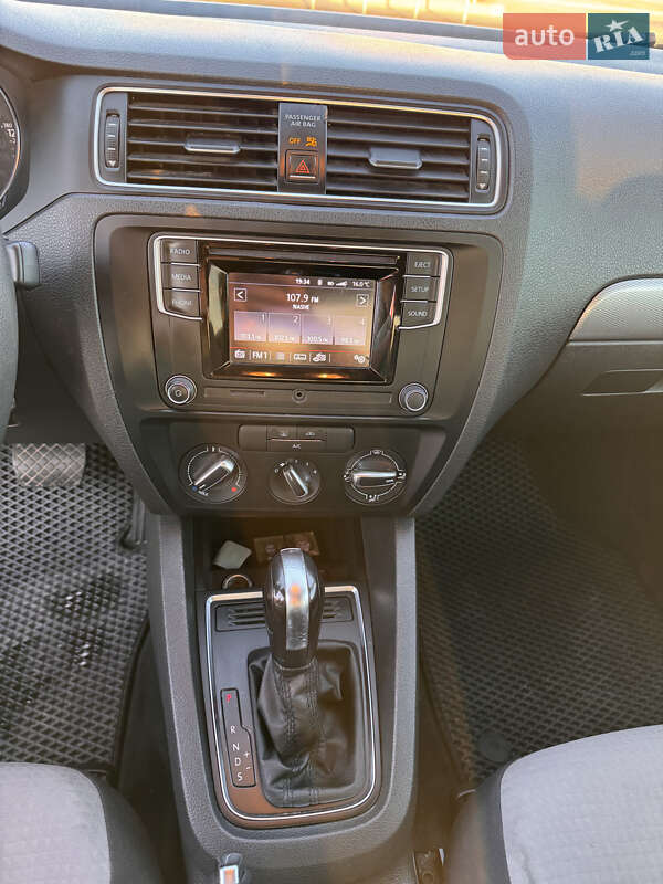 Седан Volkswagen Jetta 2016 в Києві фото 18 Седан Volkswagen Jetta 2016 в Києві