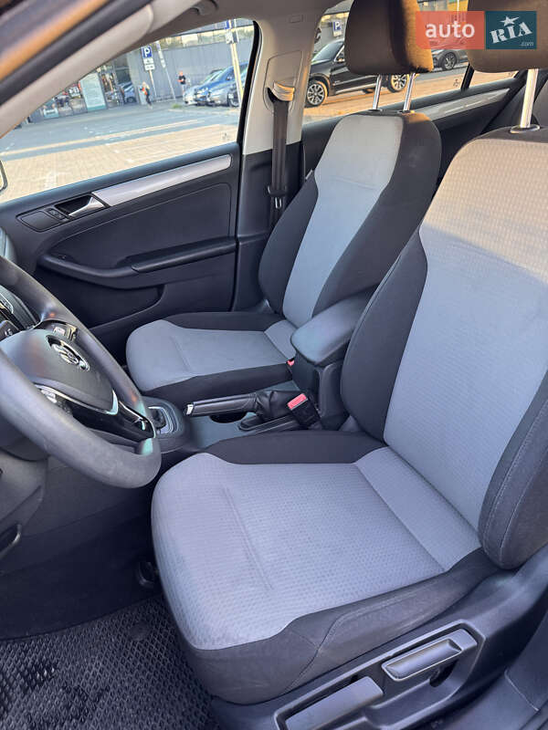 Седан Volkswagen Jetta 2016 в Києві фото 22 Седан Volkswagen Jetta 2016 в Києві