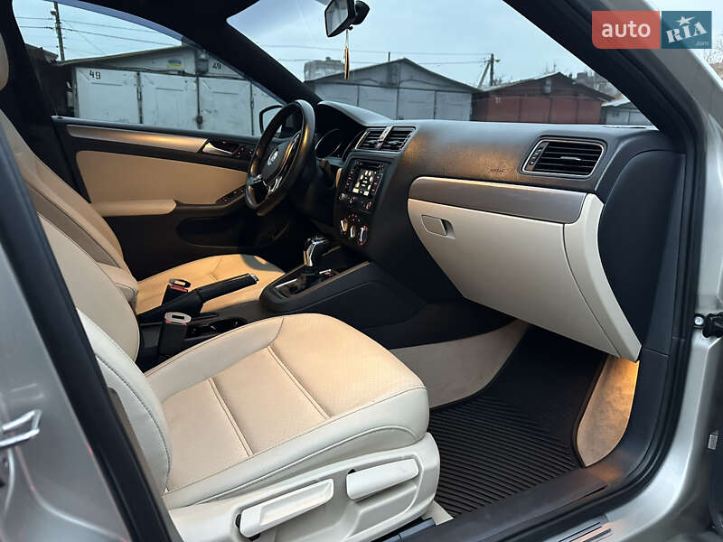 Седан Volkswagen Jetta 2014 в Львове