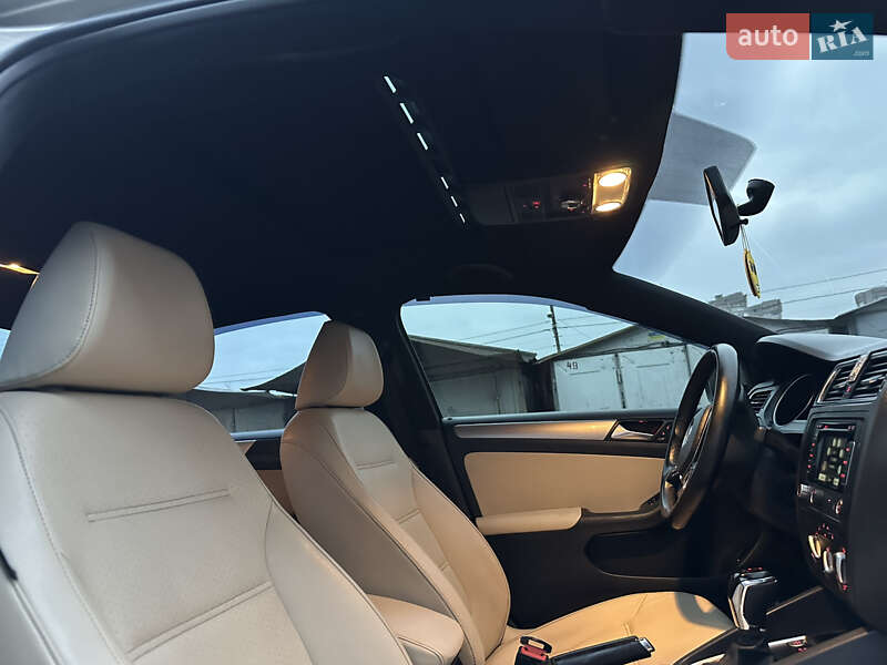 Седан Volkswagen Jetta 2014 в Львове