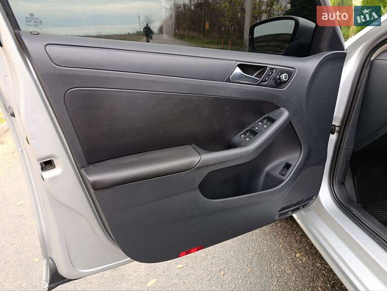 Седан Volkswagen Jetta 2011 в Одессе