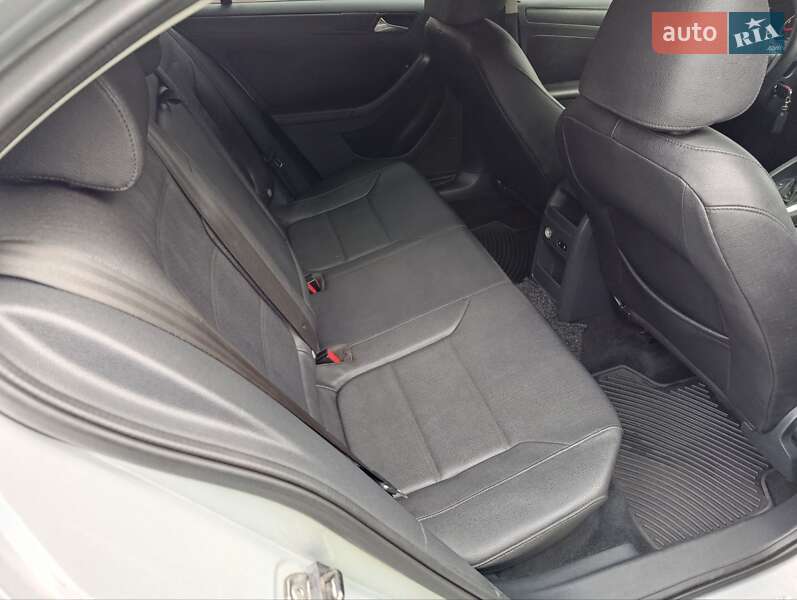 Седан Volkswagen Jetta 2011 в Одессе