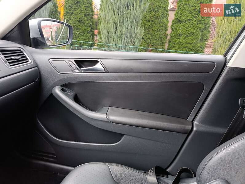 Седан Volkswagen Jetta 2011 в Одессе