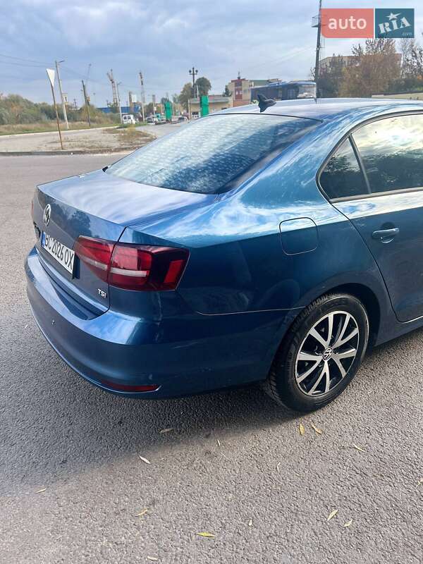 Седан Volkswagen Jetta 2016 в Львові