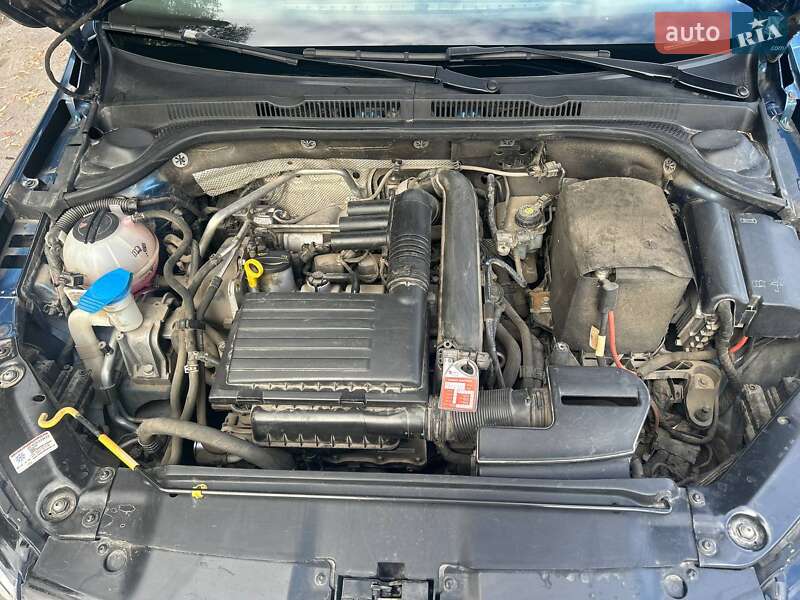 Седан Volkswagen Jetta 2016 в Львові