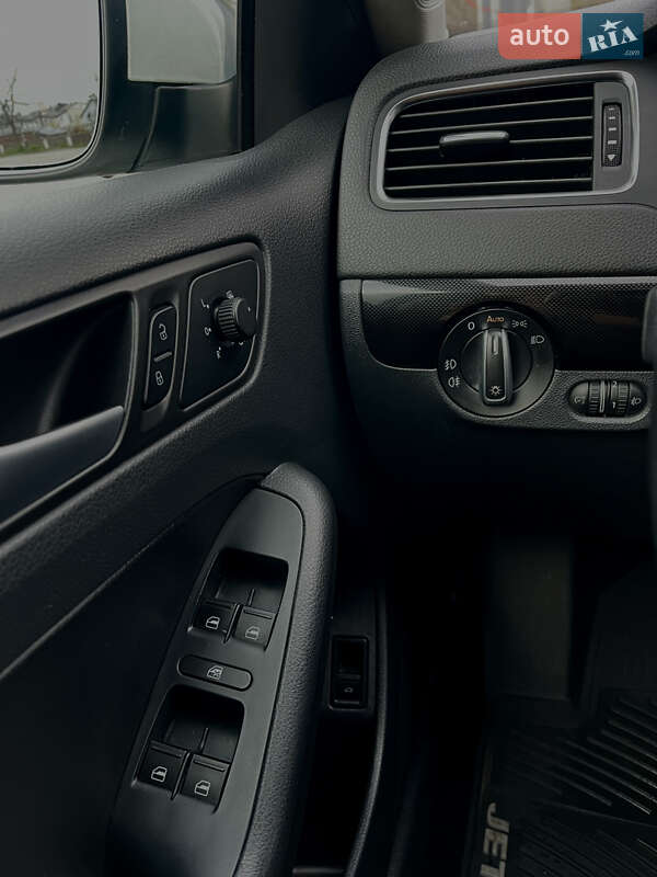 Седан Volkswagen Jetta 2014 в Киеве фото 9 Седан Volkswagen Jetta 2014 в Киеве