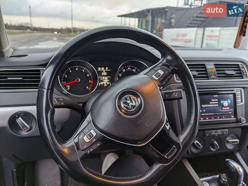 Седан Volkswagen Jetta 2016 в Львове