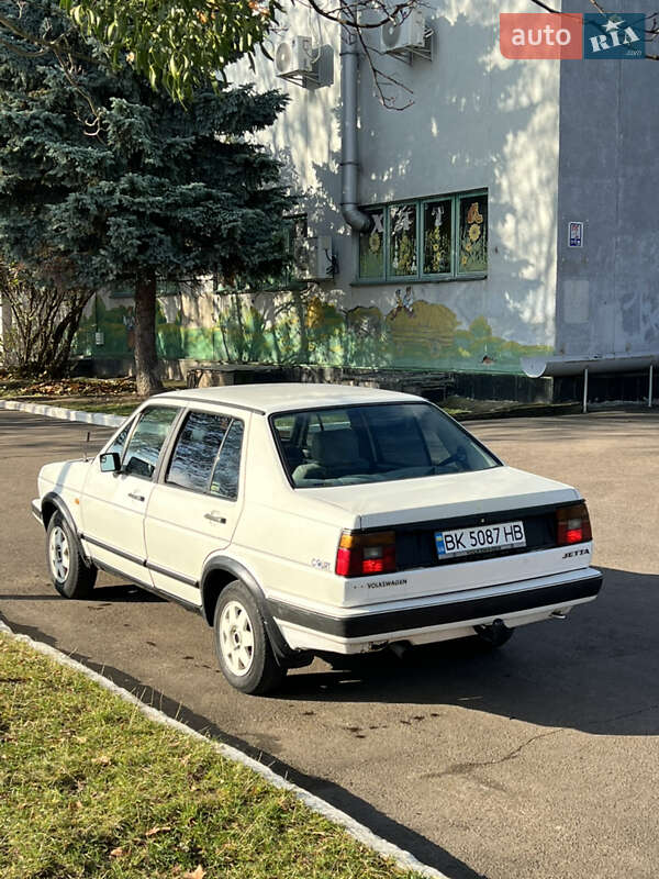 Седан Volkswagen Jetta 1987 в Рівному