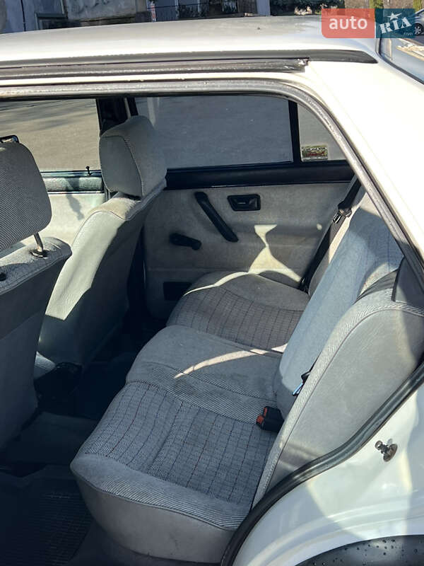 Седан Volkswagen Jetta 1987 в Рівному