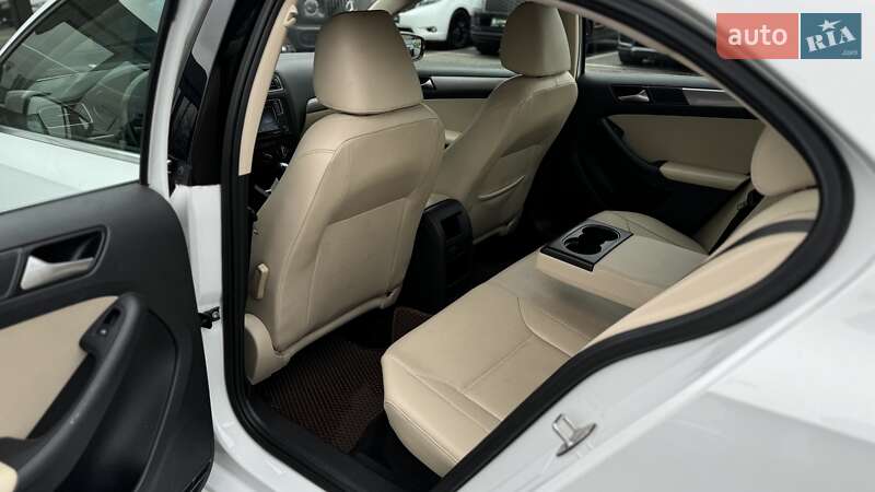 Седан Volkswagen Jetta 2016 в Киеве фото 18 Седан Volkswagen Jetta 2016 в Киеве