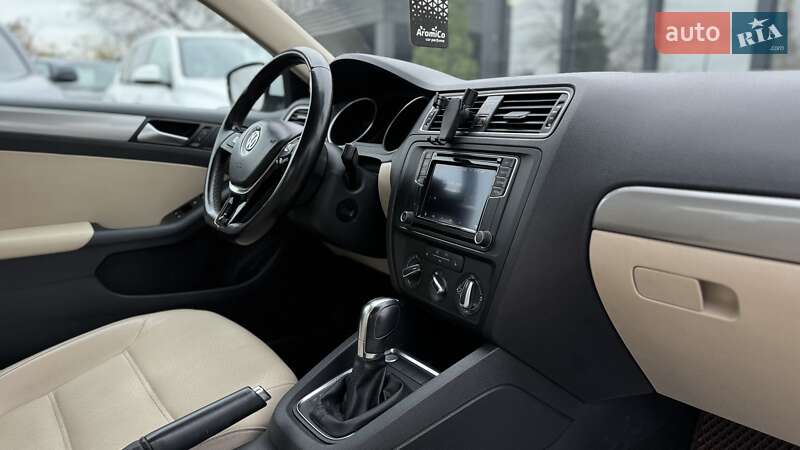 Седан Volkswagen Jetta 2016 в Киеве фото 24 Седан Volkswagen Jetta 2016 в Киеве