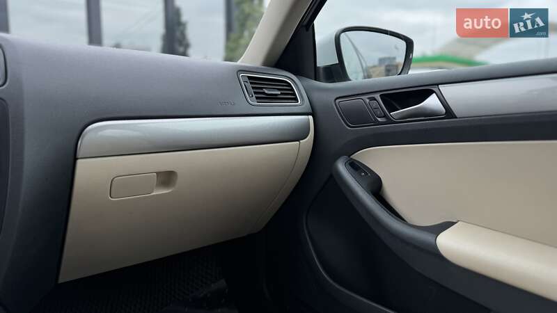Седан Volkswagen Jetta 2016 в Киеве фото 29 Седан Volkswagen Jetta 2016 в Киеве