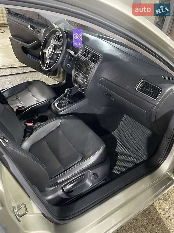 Седан Volkswagen Jetta 2014 в Косове фото 13 Седан Volkswagen Jetta 2014 в Косове