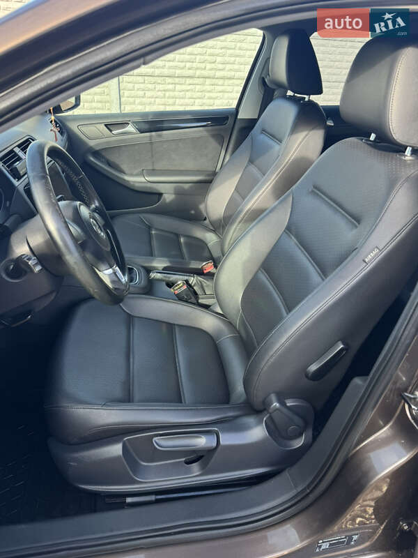 Седан Volkswagen Jetta 2011 в Бучаче