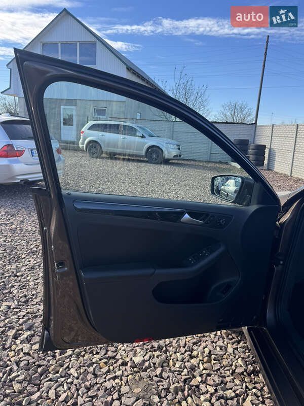 Седан Volkswagen Jetta 2011 в Бучаче