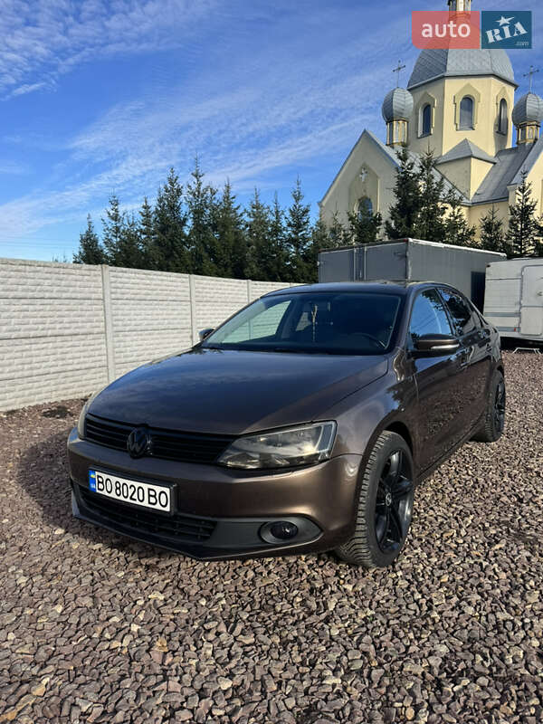 Седан Volkswagen Jetta 2011 в Бучаче