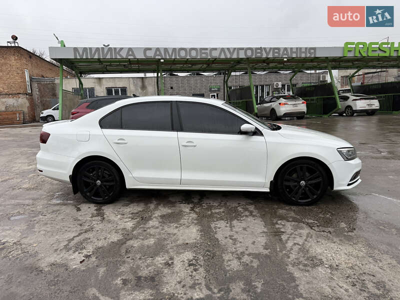 Седан Volkswagen Jetta 2015 в Чернигове