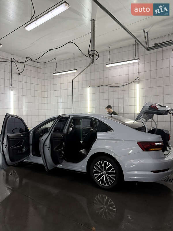 Седан Volkswagen Jetta 2018 в Днепре